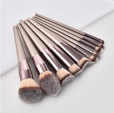 Eye shadow brush