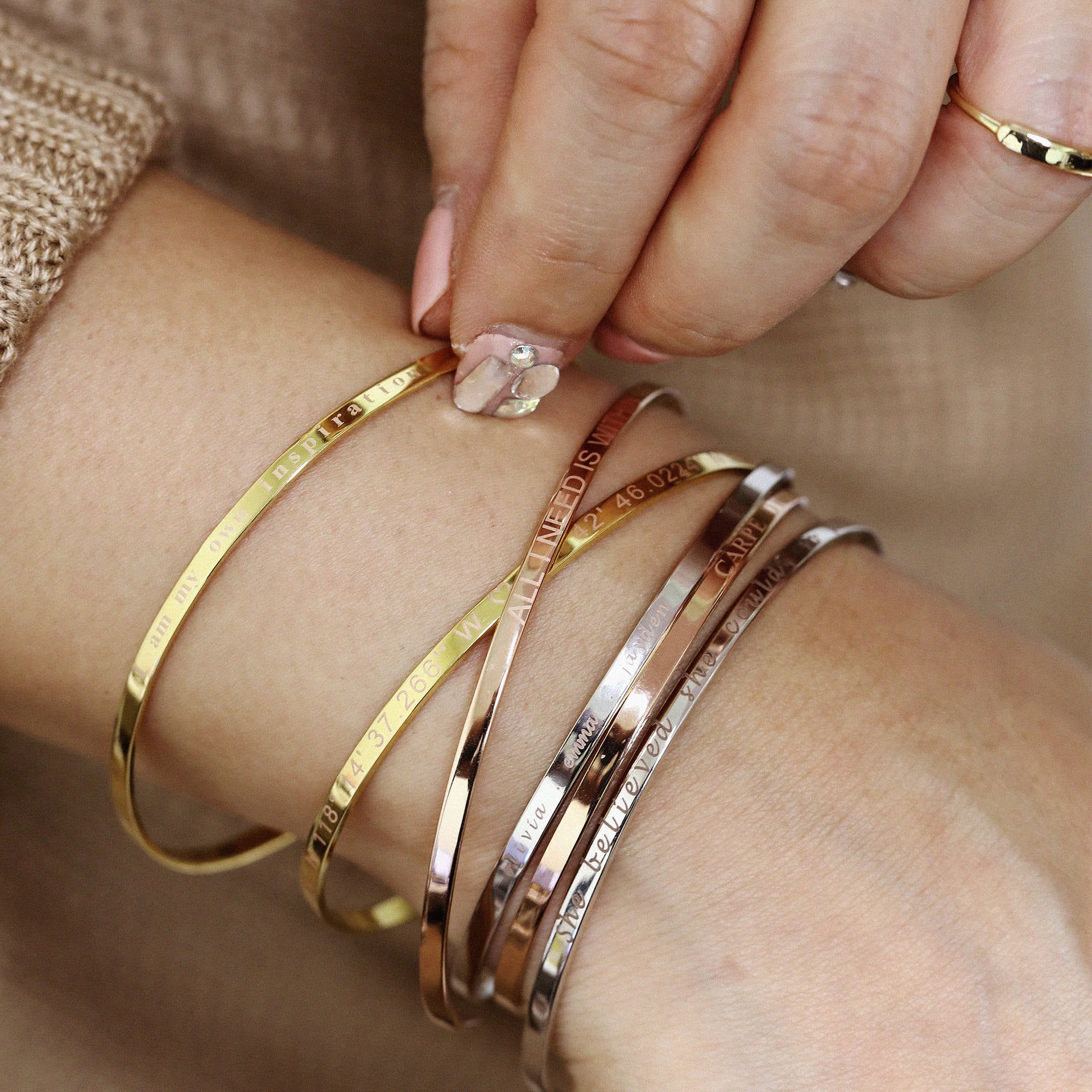 4MM C-shaped ladies bracelet with lettering